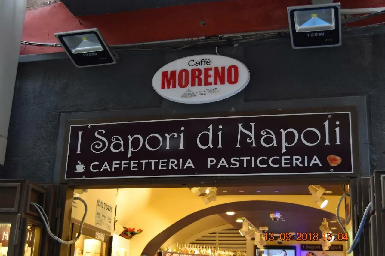 Domus San Biagio 14 Bed & Breakfast Naples 2*,